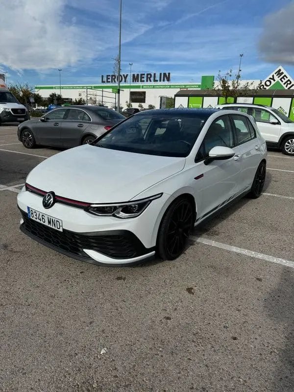 
								VOLKSWAGEN Golf lleno									